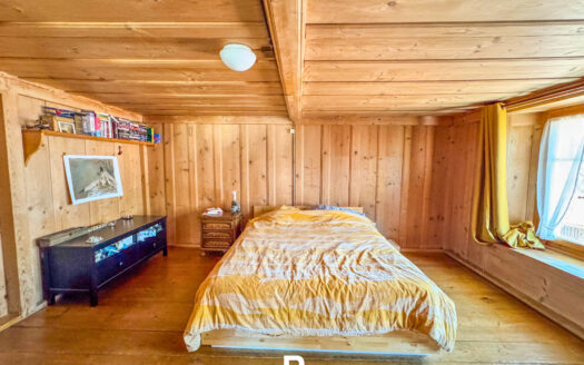 LESSOC – Maison de caractère au centre du village