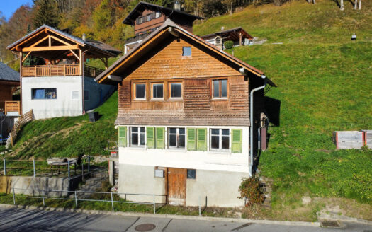 CERNIAT – Terrain de 600m2 avec permis de construire en force !