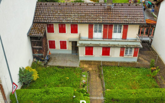 Maison villageoise à Neirivue – Potentiel de rénovation idéal !