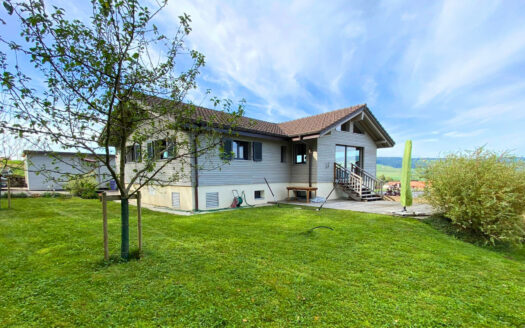 Schöne Villa in einer ruhigen Gegend im Grünen gelegen